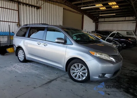 2011 Toyota Sienna Xle z USA, uszkodzony, nr VIN 5TDYK3DC7BS044242